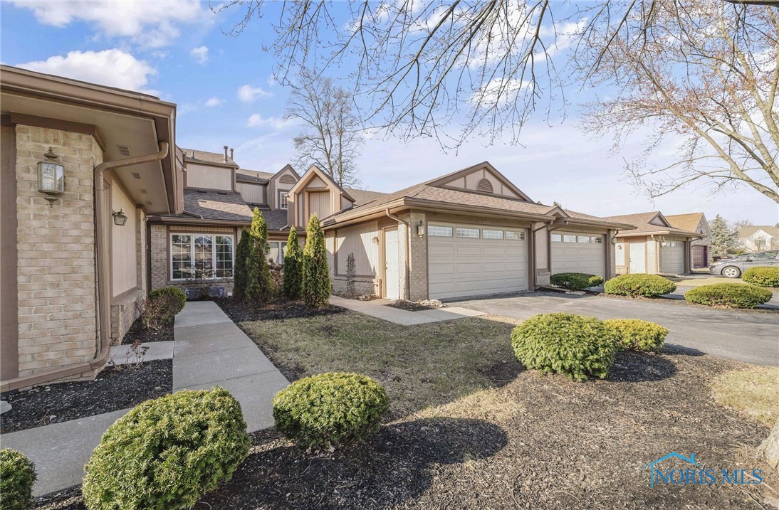 6053 Suffolk Lane, Maumee, Ohio image 1