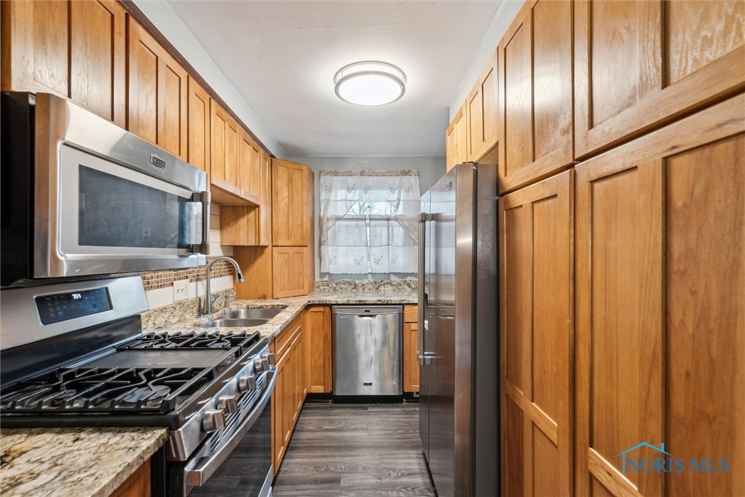 5060 Kitchener Drive, Toledo, Ohio image 16