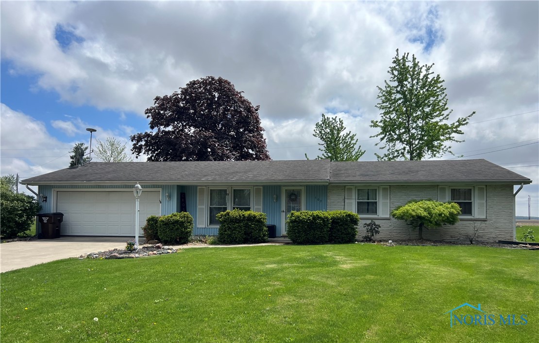 107 Oak Park Drive, Hicksville, Ohio image 1