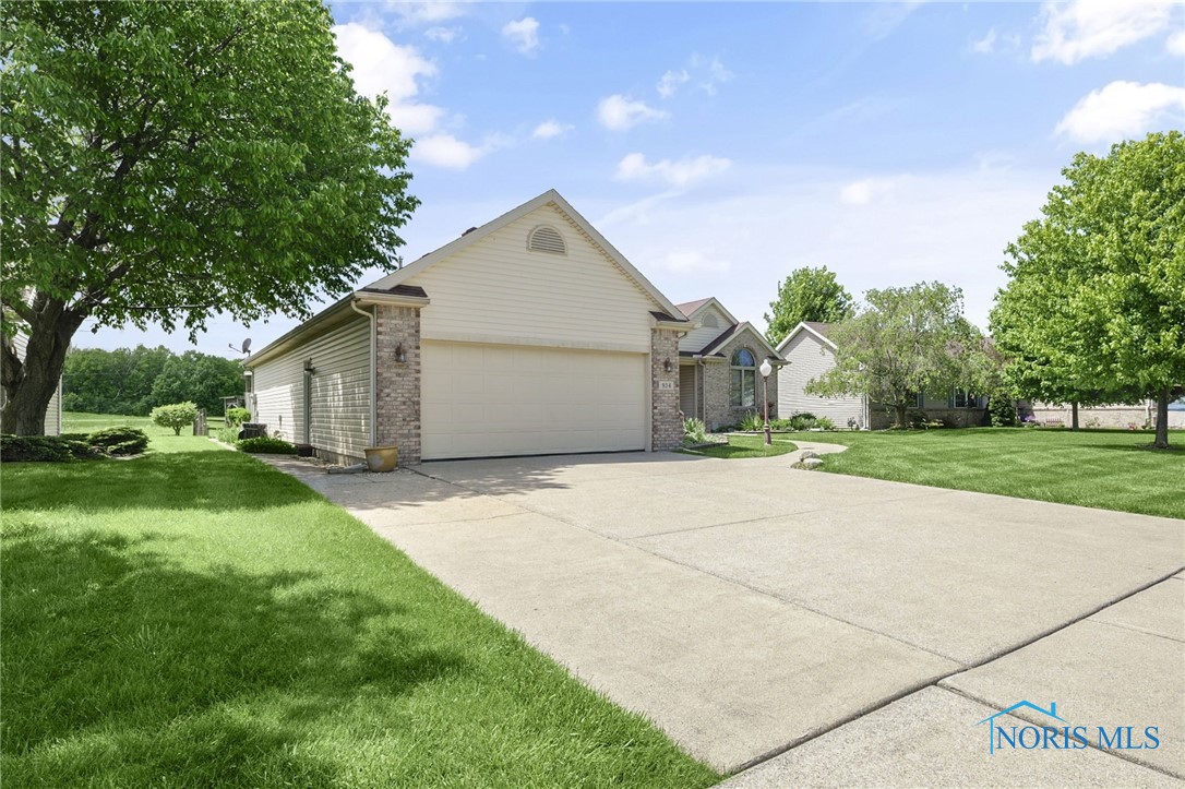 934 Reynolds Circle, Oregon, Ohio image 2
