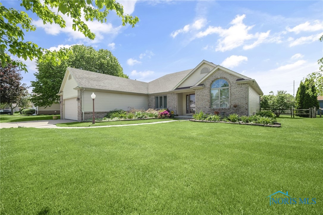 934 Reynolds Circle, Oregon, Ohio image 3