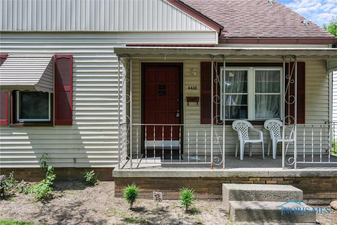 Photo 5 of 33 of 4433 Luann Avenue house