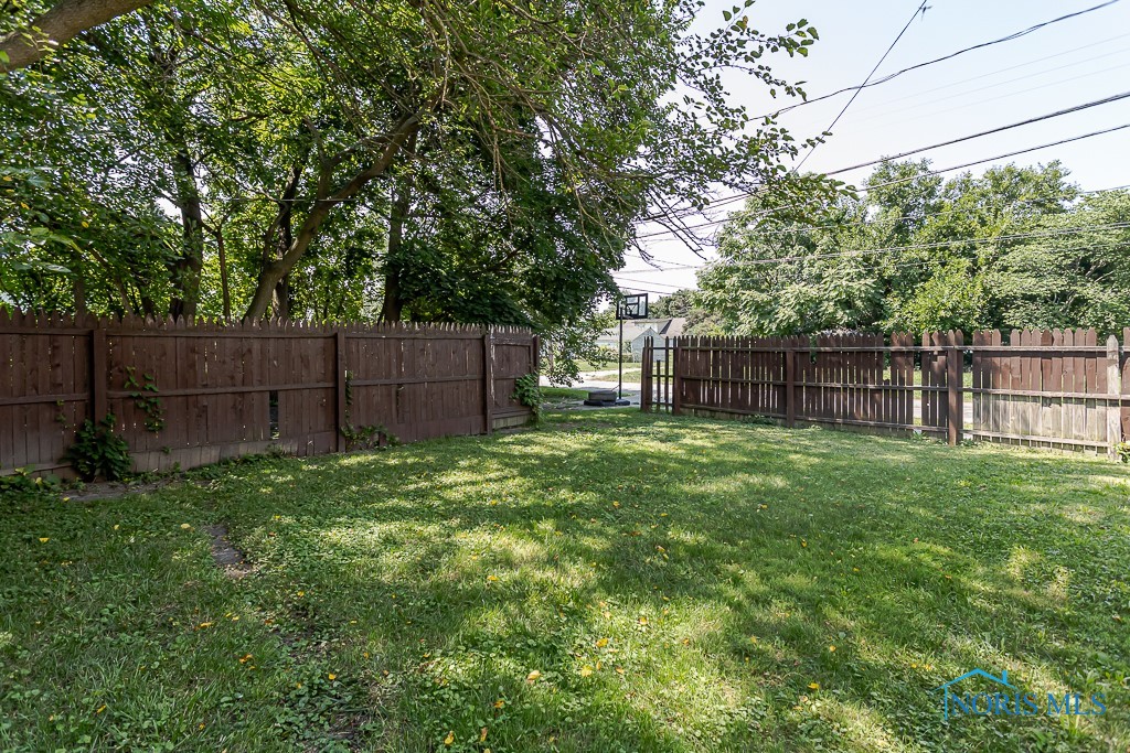 932 Booth Avenue