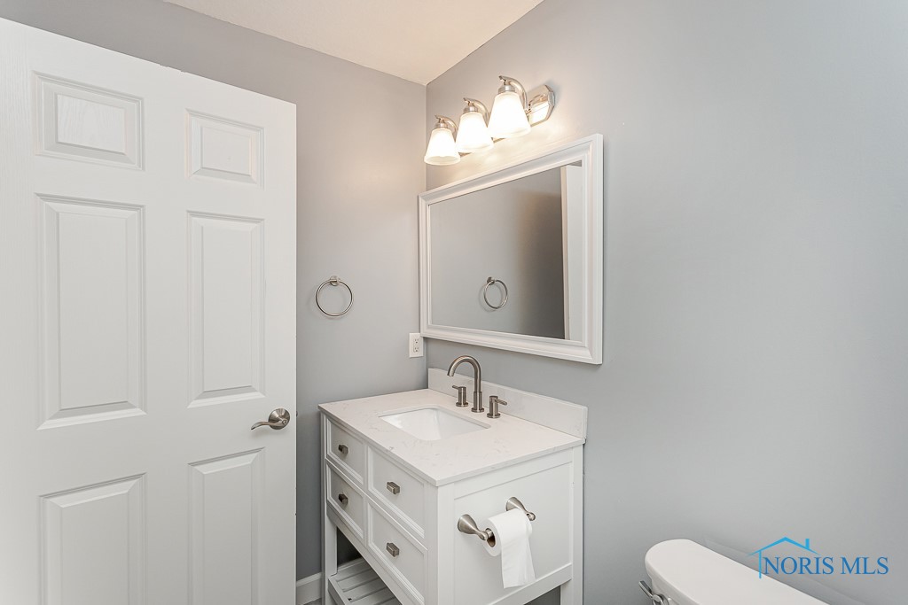1080 Sparrow Lane, Bowling Green, Ohio image 32