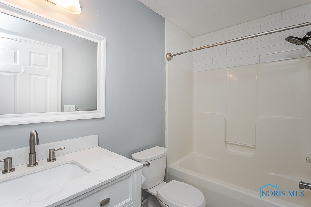 1080 Sparrow Lane, Bowling Green, Ohio image 34