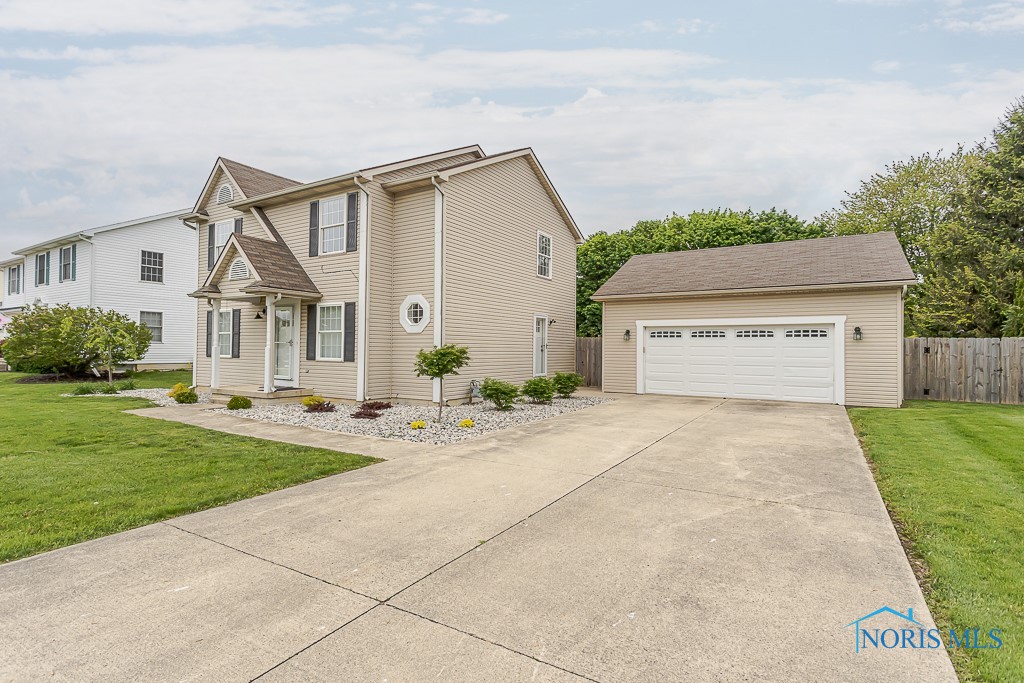 1080 Sparrow Lane, Bowling Green, Ohio image 3