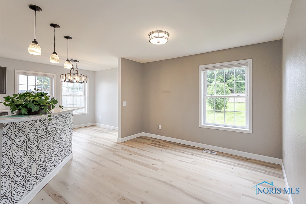 1080 Sparrow Lane, Bowling Green, Ohio image 14