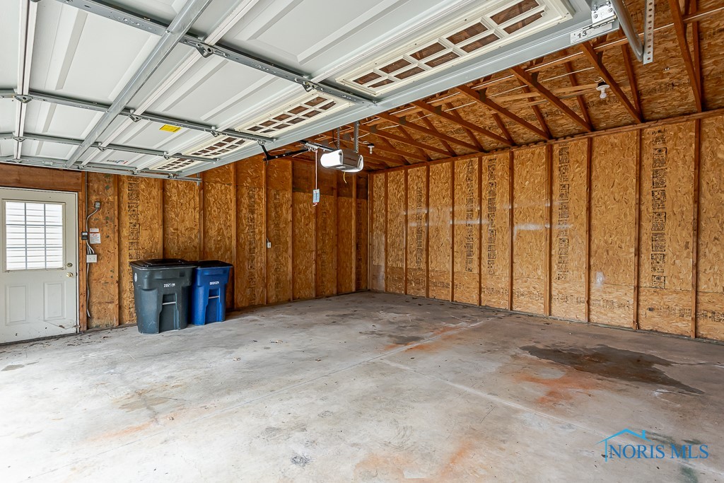 1080 Sparrow Lane, Bowling Green, Ohio image 43