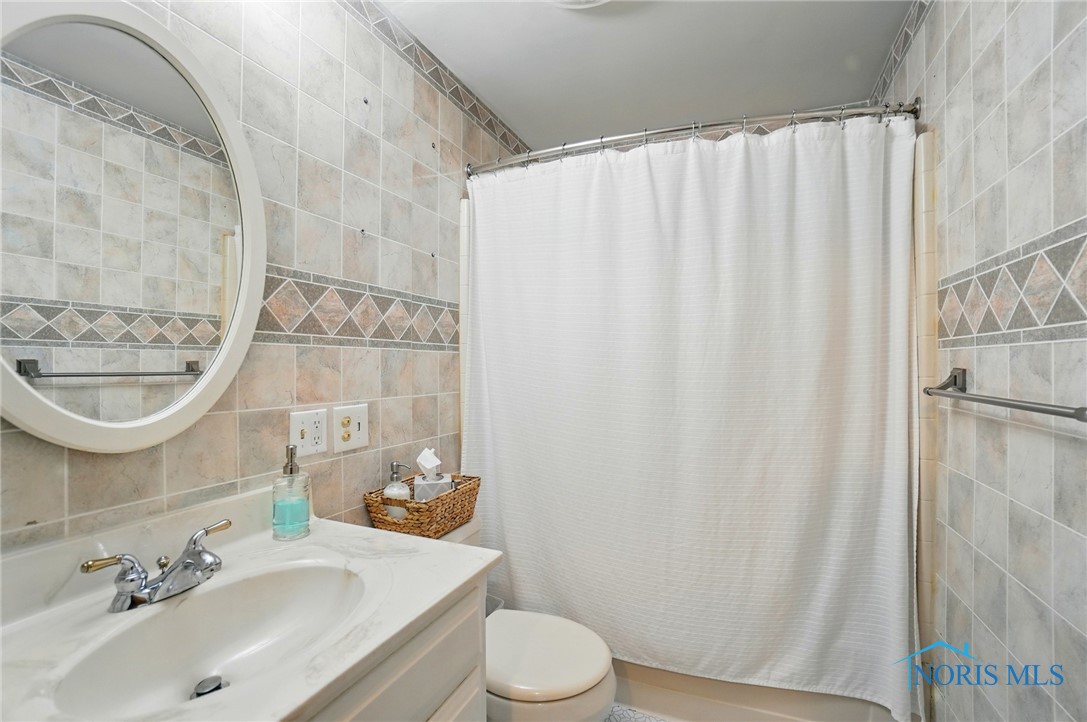 1530 Forester Drive, Oregon, Ohio image 25