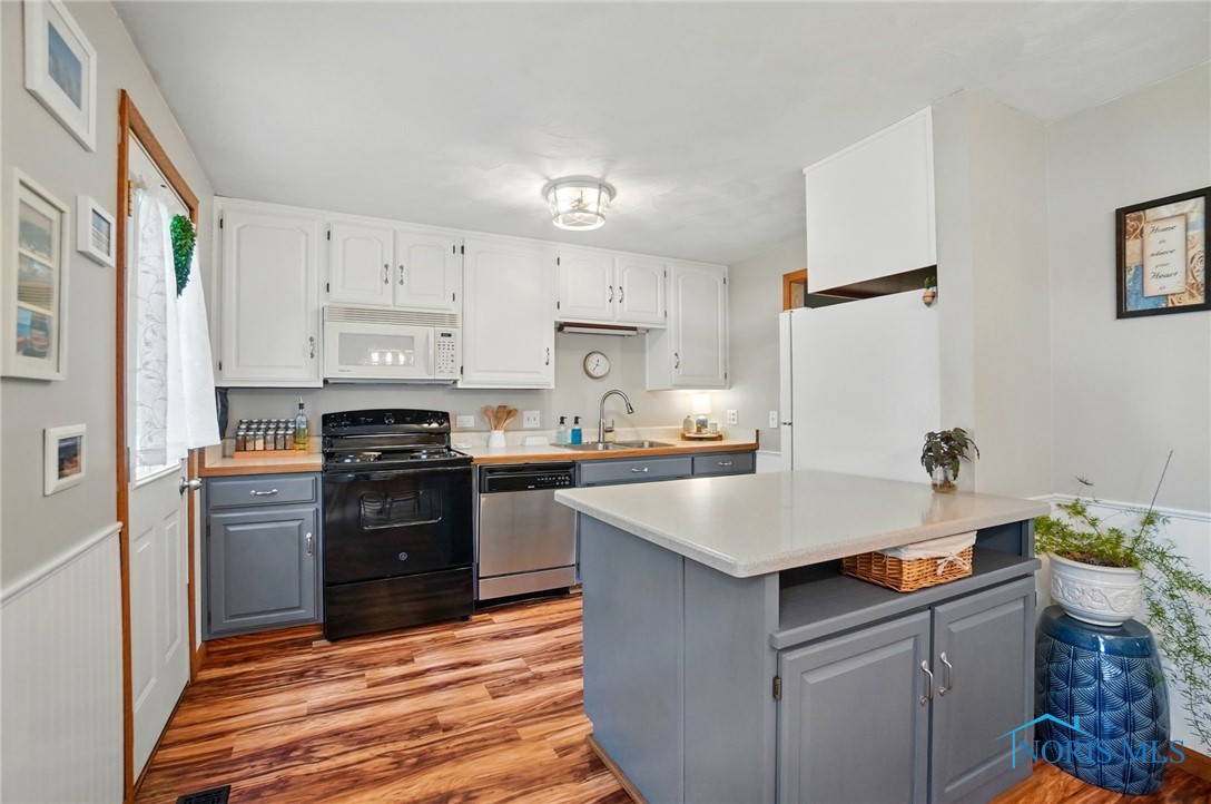 1530 Forester Drive, Oregon, Ohio image 12
