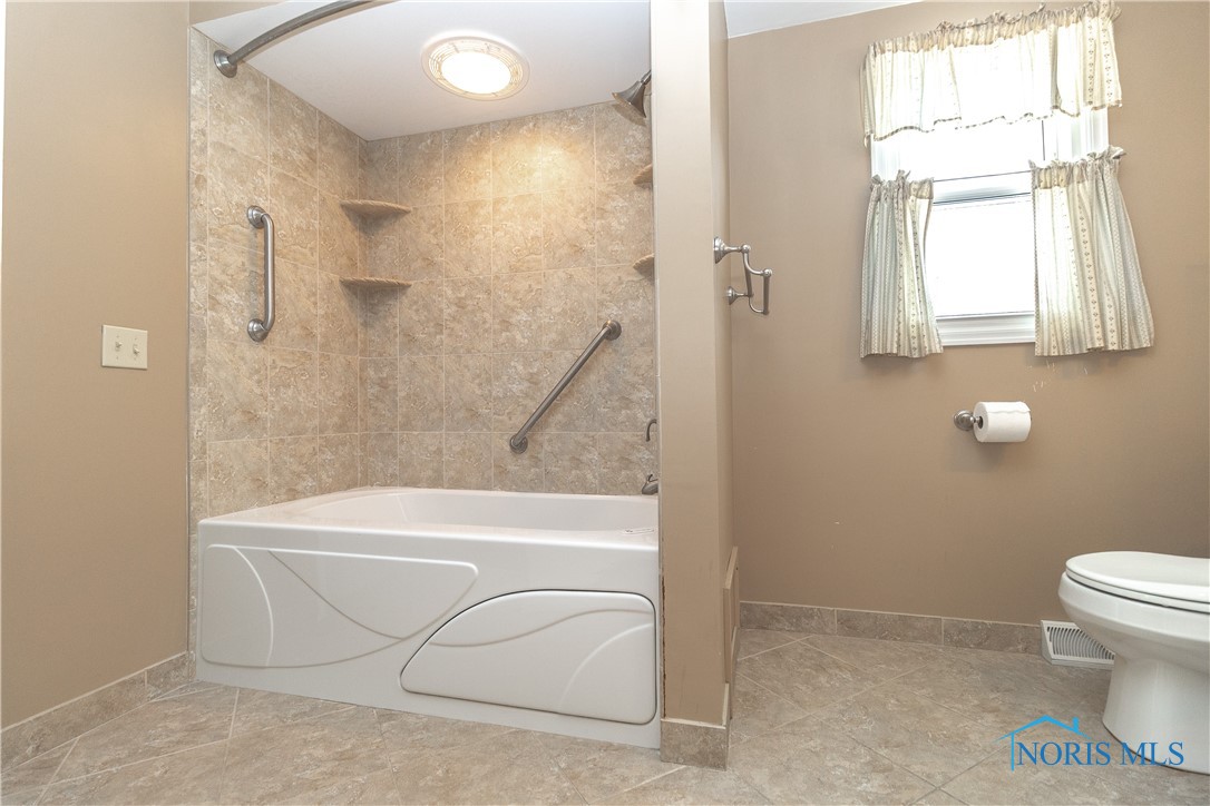 5945 Brainard Drive, Sylvania, Ohio image 19