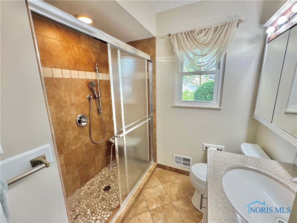 1044 Village Drive, Bowling Green, Ohio image 22