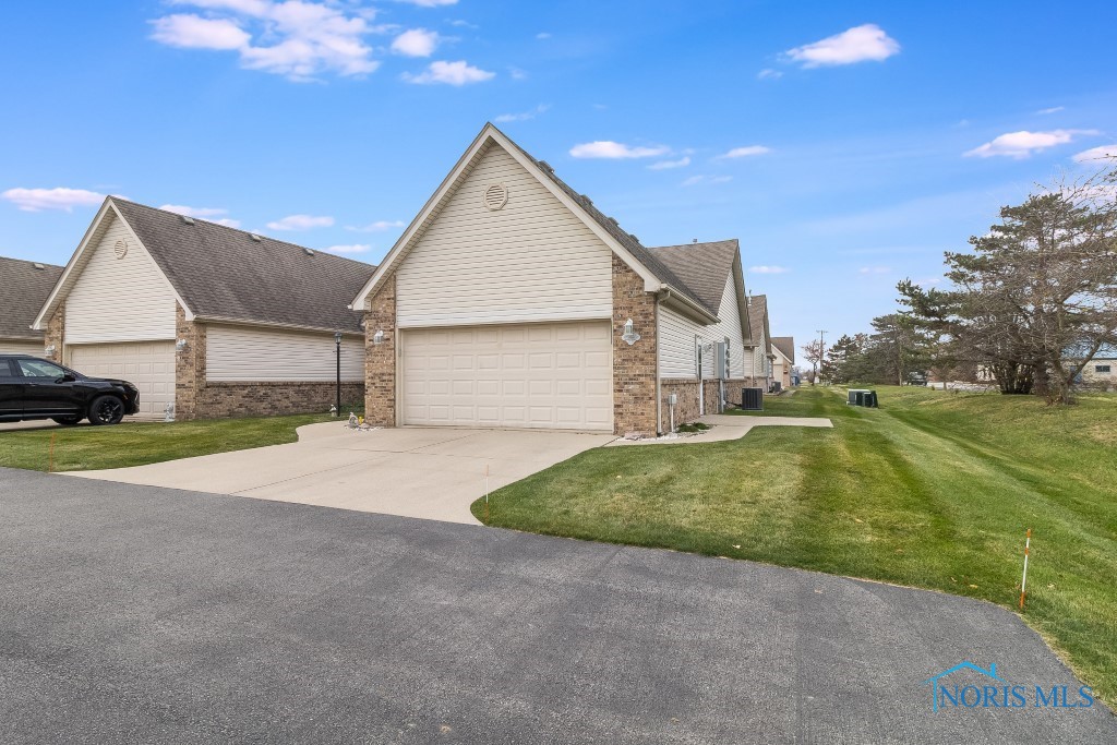 4249 Townhouse Drive, Oregon, Ohio image 2