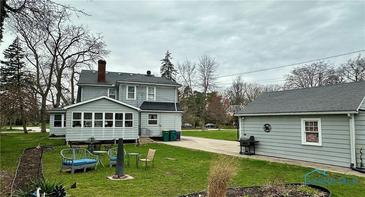 406 Forest Drive, Rossford, Ohio image 2