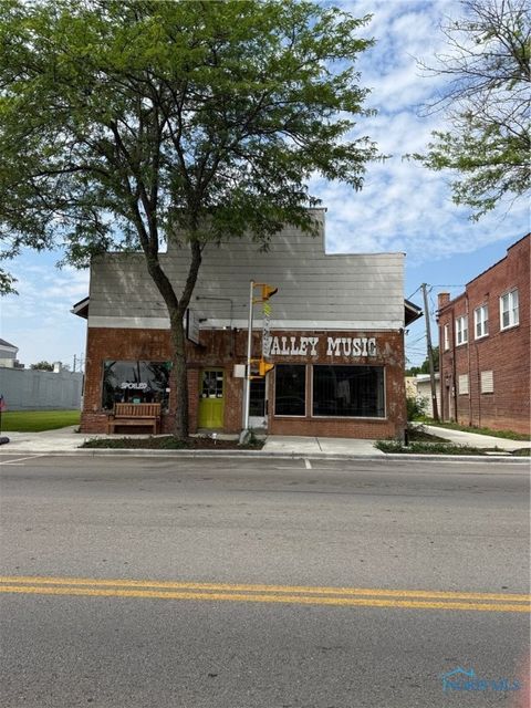 Photo of 211 Conant Street, Maumee, OH 43537 (MLS # 6130905)