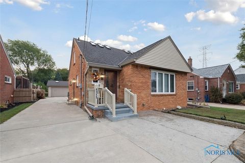 Tiny photo for 4113 S Detroit Avenue, Toledo, OH 43614 (MLS # 6136267)