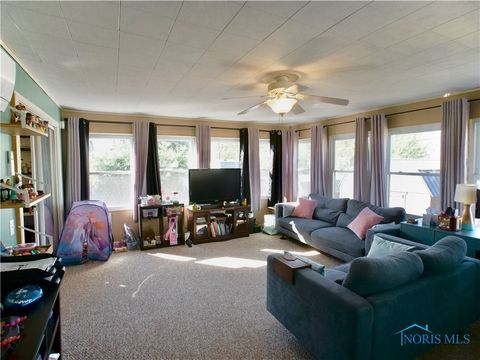 Tiny photo for 215 Earl Street, Walbridge, OH 43465 (MLS # 6137016)
