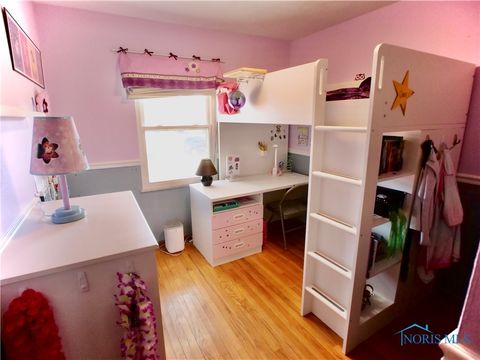 Tiny photo for 215 Earl Street, Walbridge, OH 43465 (MLS # 6137016)