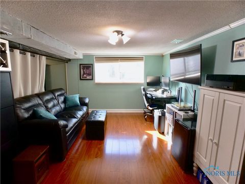 Tiny photo for 215 Earl Street, Walbridge, OH 43465 (MLS # 6137016)