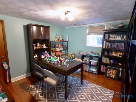 Tiny photo for 215 Earl Street, Walbridge, OH 43465 (MLS # 6137016)