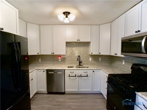 Tiny photo for 215 Earl Street, Walbridge, OH 43465 (MLS # 6137016)