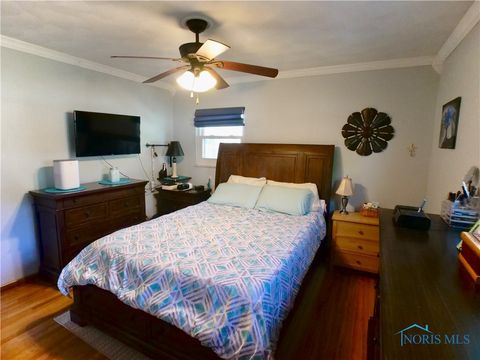 Tiny photo for 215 Earl Street, Walbridge, OH 43465 (MLS # 6137016)