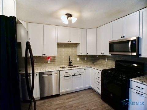 Tiny photo for 215 Earl Street, Walbridge, OH 43465 (MLS # 6137016)