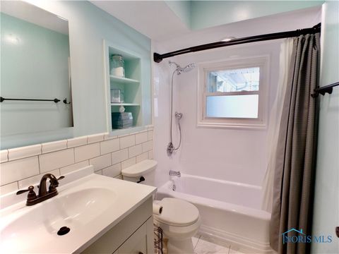 Tiny photo for 215 Earl Street, Walbridge, OH 43465 (MLS # 6137016)