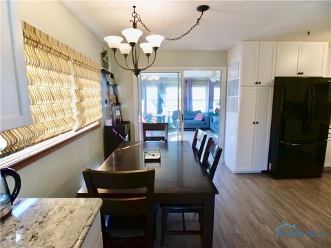 Tiny photo for 215 Earl Street, Walbridge, OH 43465 (MLS # 6137016)