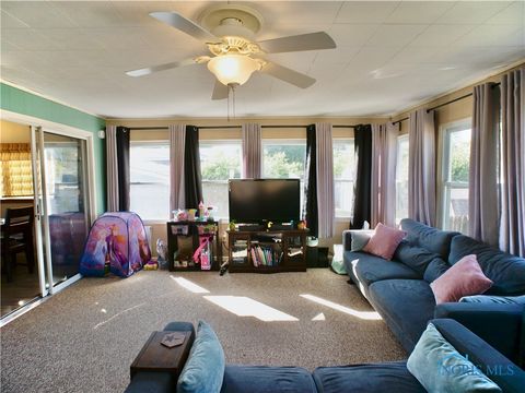 Tiny photo for 215 Earl Street, Walbridge, OH 43465 (MLS # 6137016)