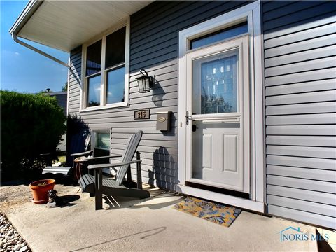 Tiny photo for 215 Earl Street, Walbridge, OH 43465 (MLS # 6137016)