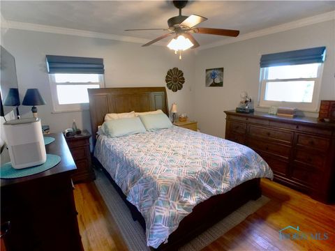 Tiny photo for 215 Earl Street, Walbridge, OH 43465 (MLS # 6137016)