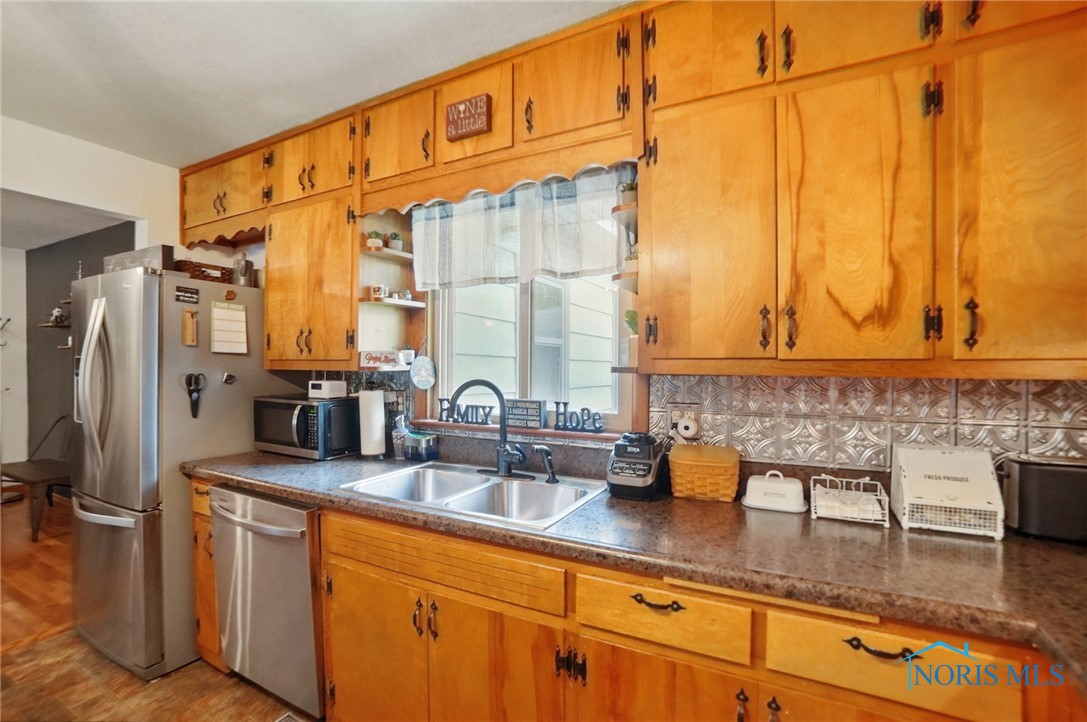 402 N Grand Avenue, Ada, Ohio image 13