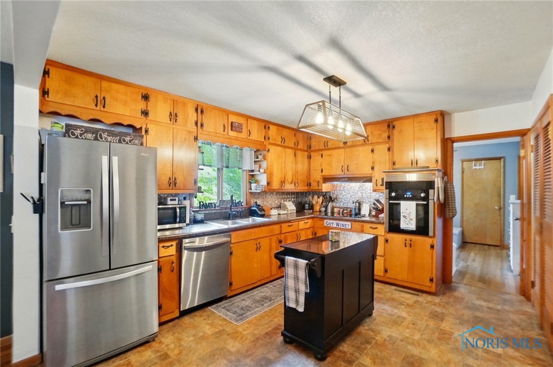 402 N Grand Avenue, Ada, Ohio image 11