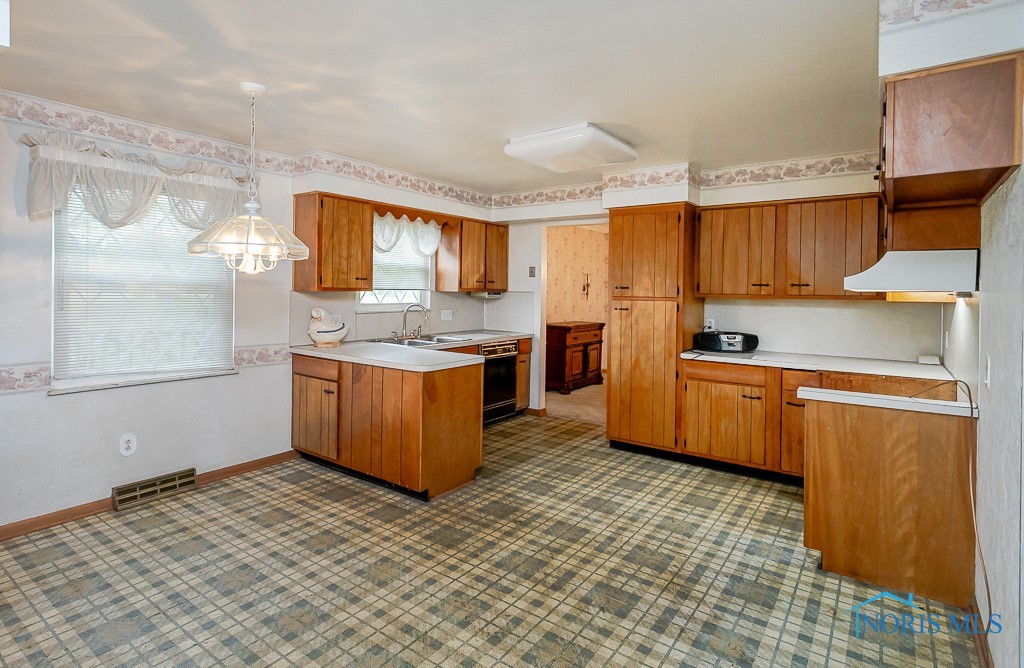 400 Orchard View Drive, Maumee, Ohio image 13