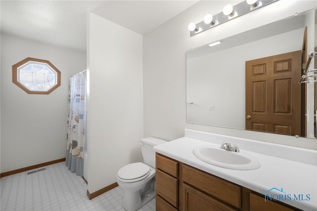 1057 Sparrow Lane, Bowling Green, Ohio image 19