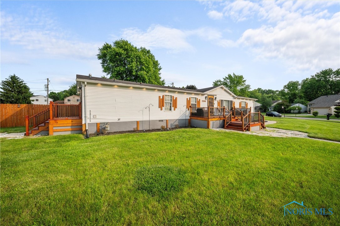 1204 Bedford Woods Drive, Toledo, Ohio image 2