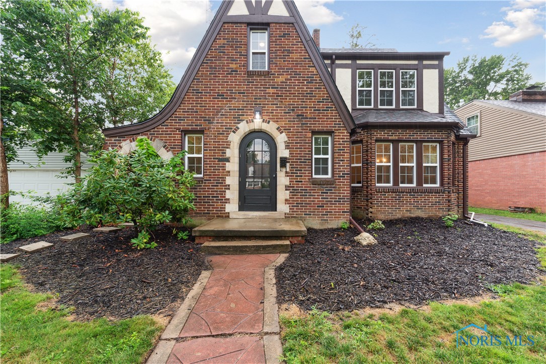 2515 Densmore Drive