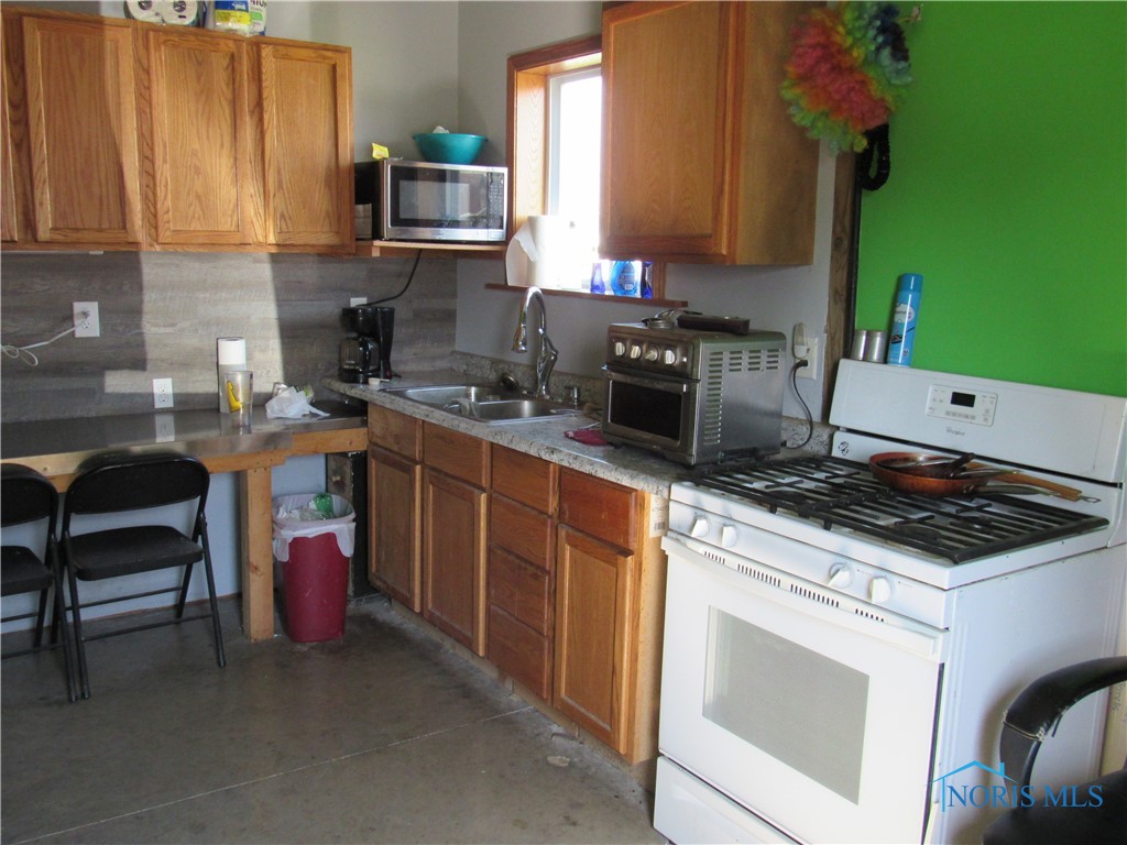 104 S Summit Street, Edon, Ohio image 28