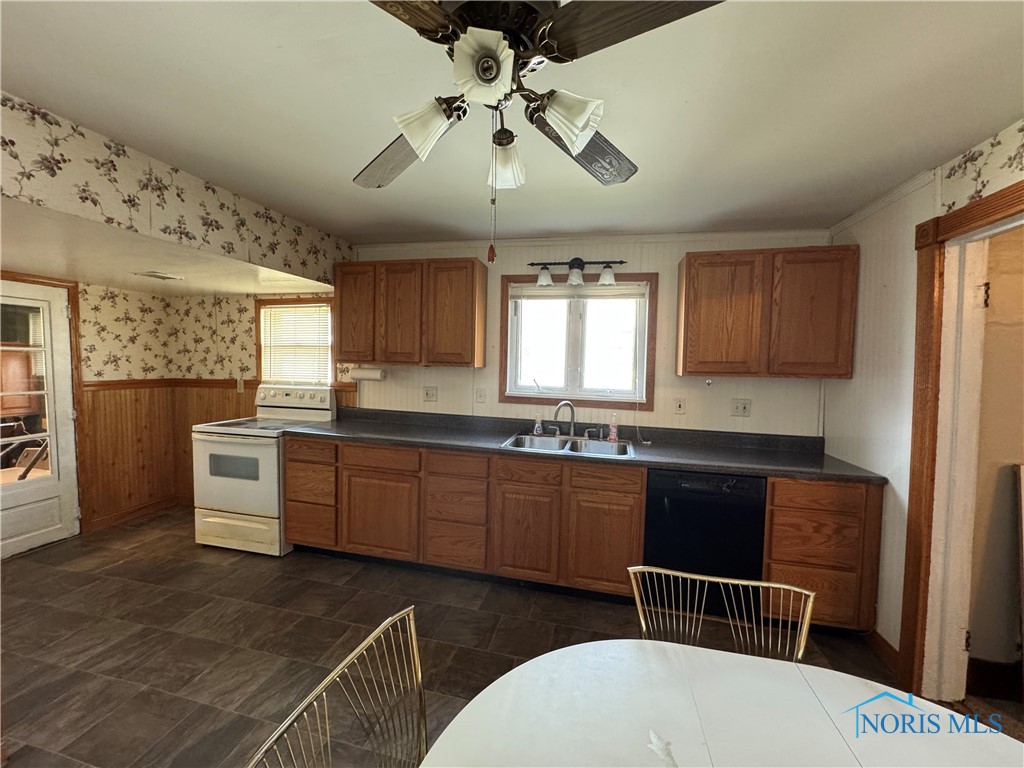 108 E Maple Street, Deshler, Ohio image 4