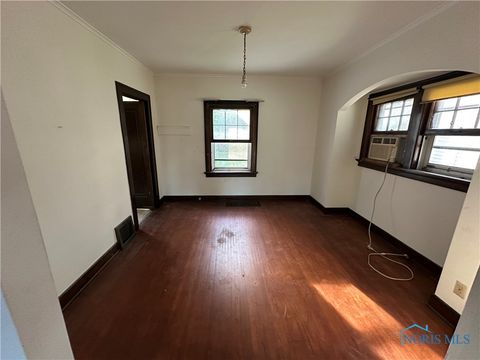 Tiny photo for 4531 Walker Avenue, Toledo, OH 43612 (MLS # 6136705)