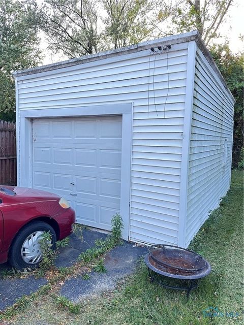 Tiny photo for 4531 Walker Avenue, Toledo, OH 43612 (MLS # 6136705)