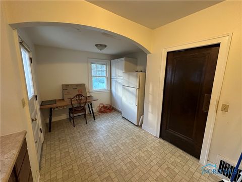 Tiny photo for 4531 Walker Avenue, Toledo, OH 43612 (MLS # 6136705)