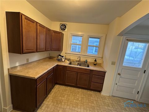 Tiny photo for 4531 Walker Avenue, Toledo, OH 43612 (MLS # 6136705)