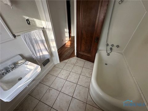 Tiny photo for 4531 Walker Avenue, Toledo, OH 43612 (MLS # 6136705)