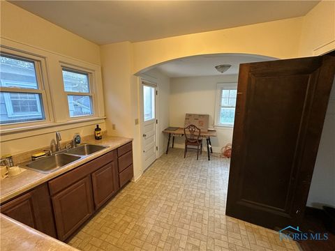 Tiny photo for 4531 Walker Avenue, Toledo, OH 43612 (MLS # 6136705)