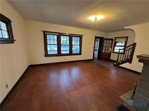Tiny photo for 4531 Walker Avenue, Toledo, OH 43612 (MLS # 6136705)