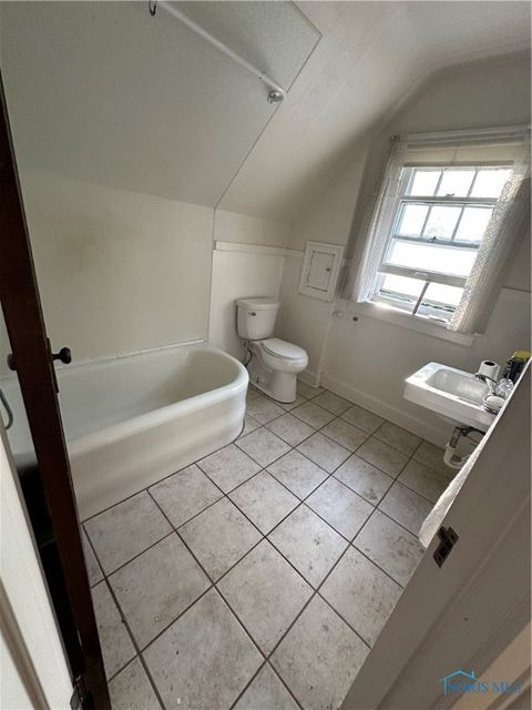 Tiny photo for 4531 Walker Avenue, Toledo, OH 43612 (MLS # 6136705)