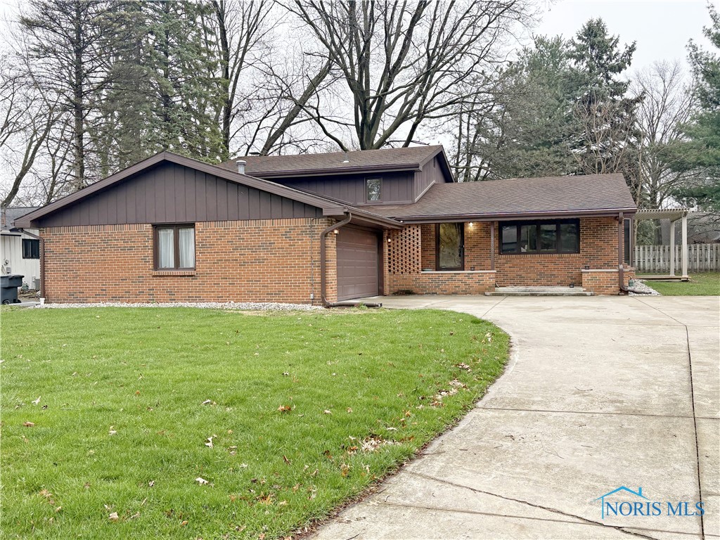 862 Ferndale Court, Bowling Green, Ohio image 2