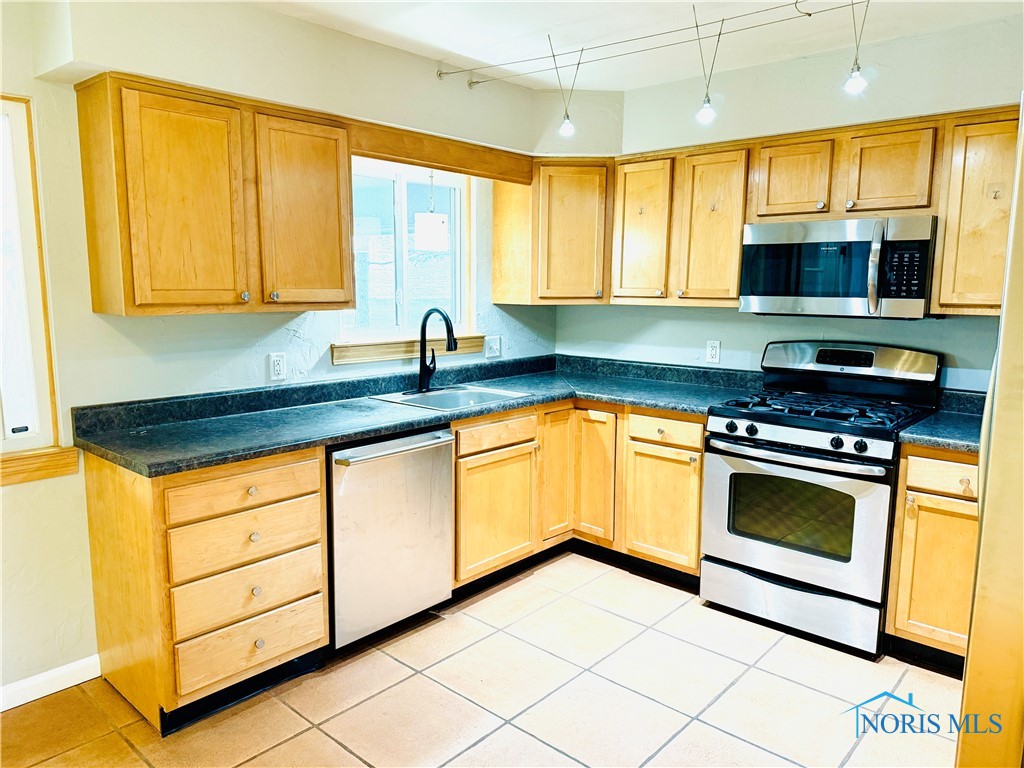 5929 Viramar Road, Toledo, Ohio image 4